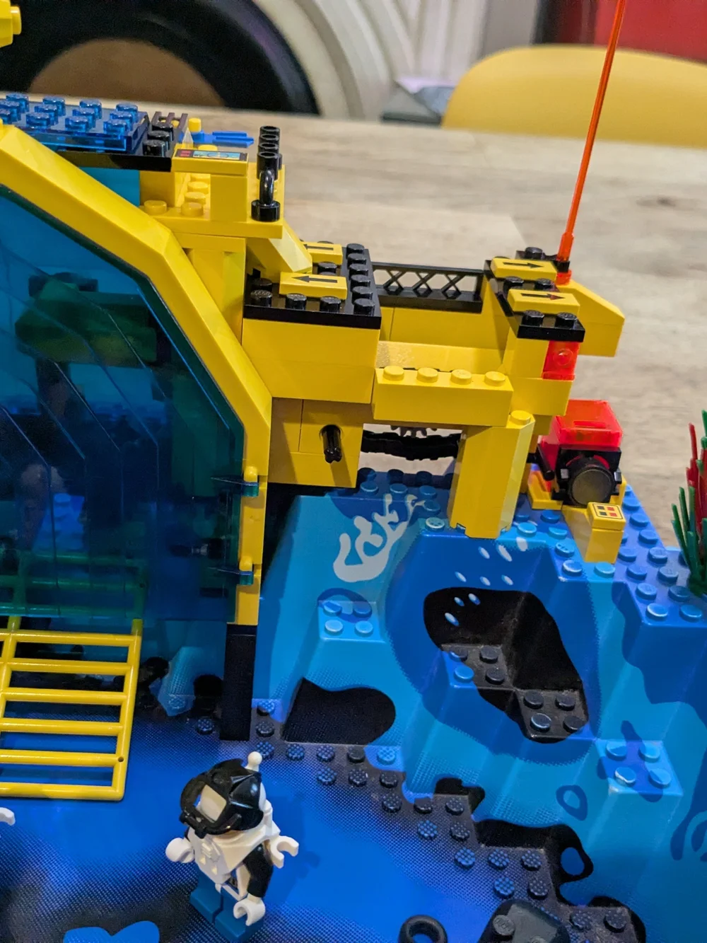 LEGO 6195-1 Neptune Discovery Lab Set - RARE Blue/ Yellow